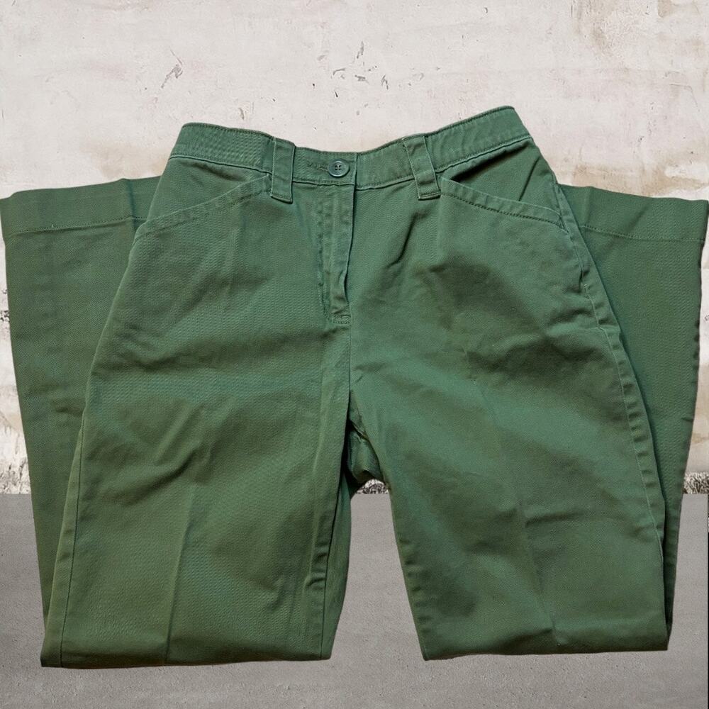 L.L. Bean Women's Green Classic Fit Pants - Size 6